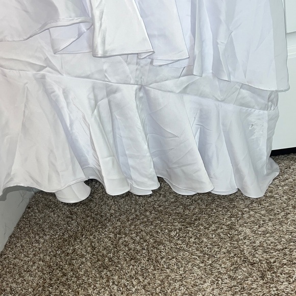 Petal & Pup Beautiful Annalise Ruffle Satin Dress White Maxi Dress Sz 4! - Picture 13 of 14
